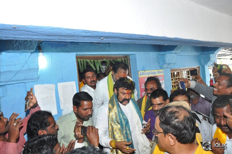 Gautamiputra-Satakarni-Team-at-Karimnagar